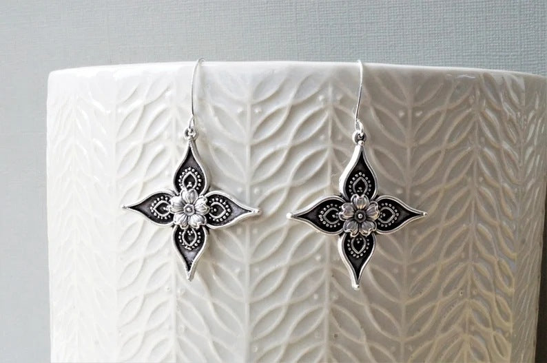 Hollow Flower Earrings Vintage Graceful And Fashionable