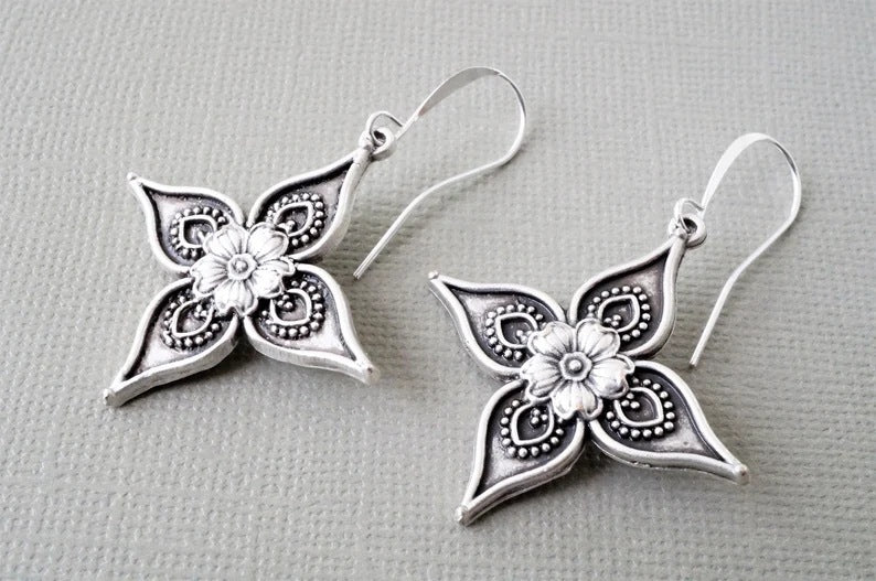 Hollow Flower Earrings Vintage Graceful And Fashionable