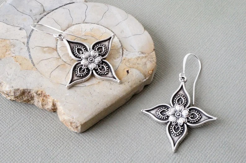 Hollow Flower Earrings Vintage Graceful And Fashionable