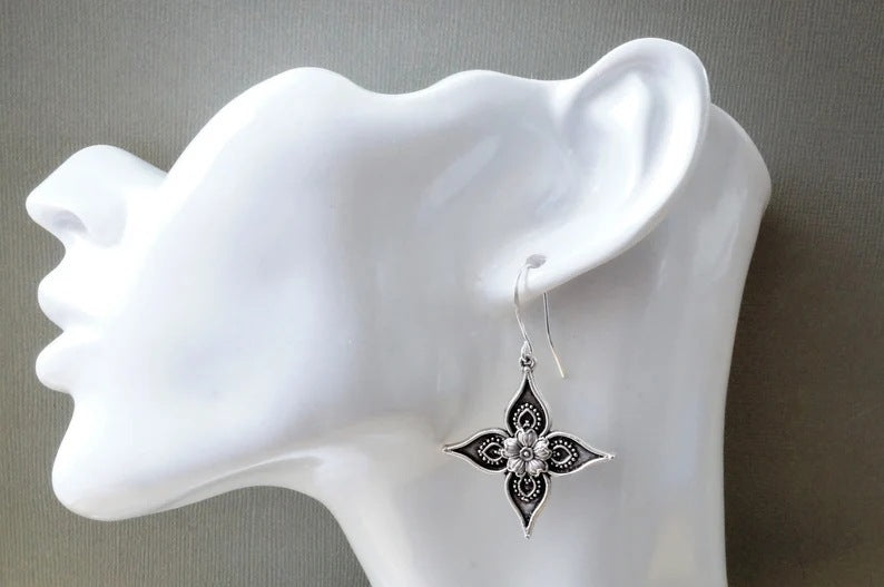 Hollow Flower Earrings Vintage Graceful And Fashionable